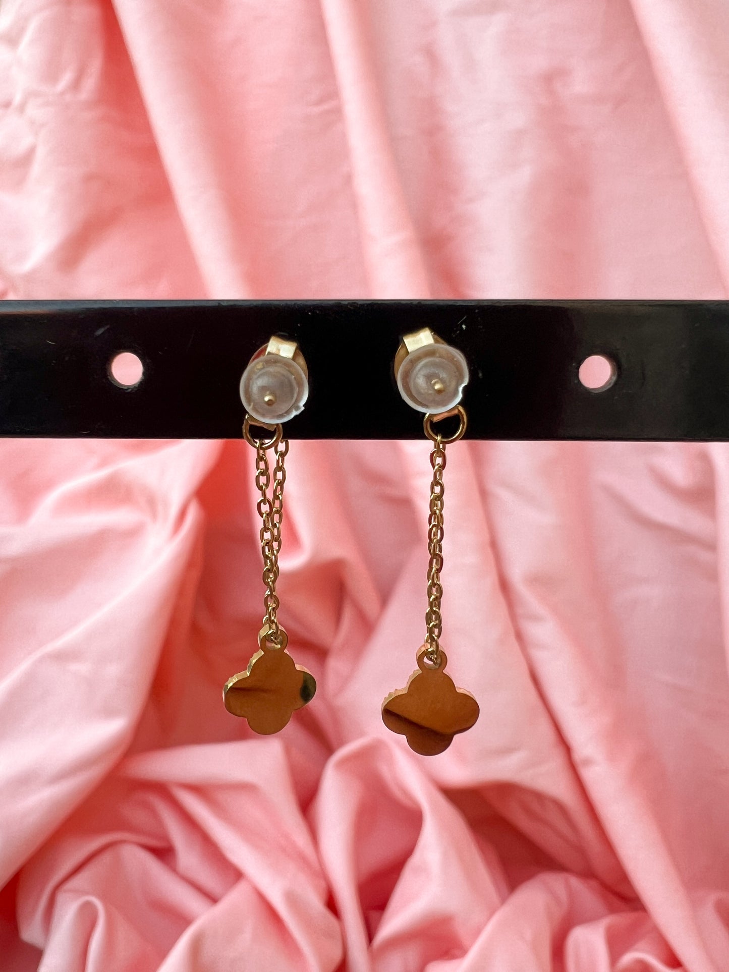Boucles d’oreilles, trèfle pendantes à strass