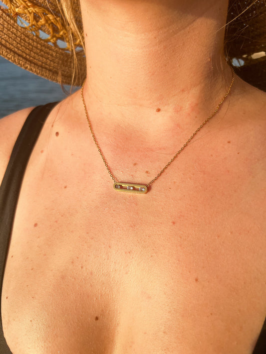 Éva – Collier Pendentif Plaque Dorée