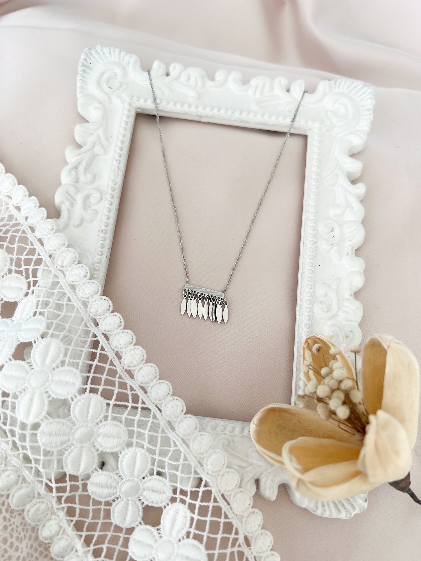 Collier plumes pendantes