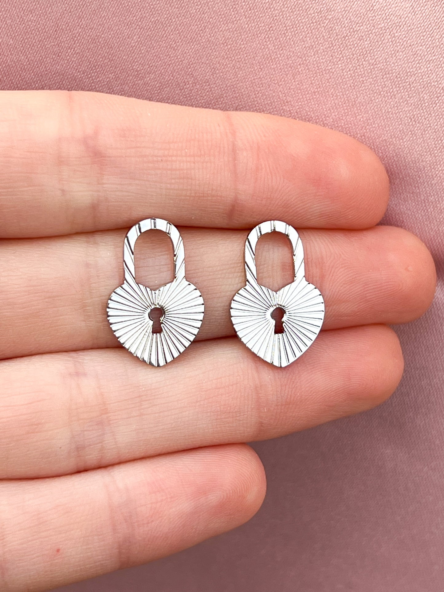 Boucles d’oreilles cadenas striés