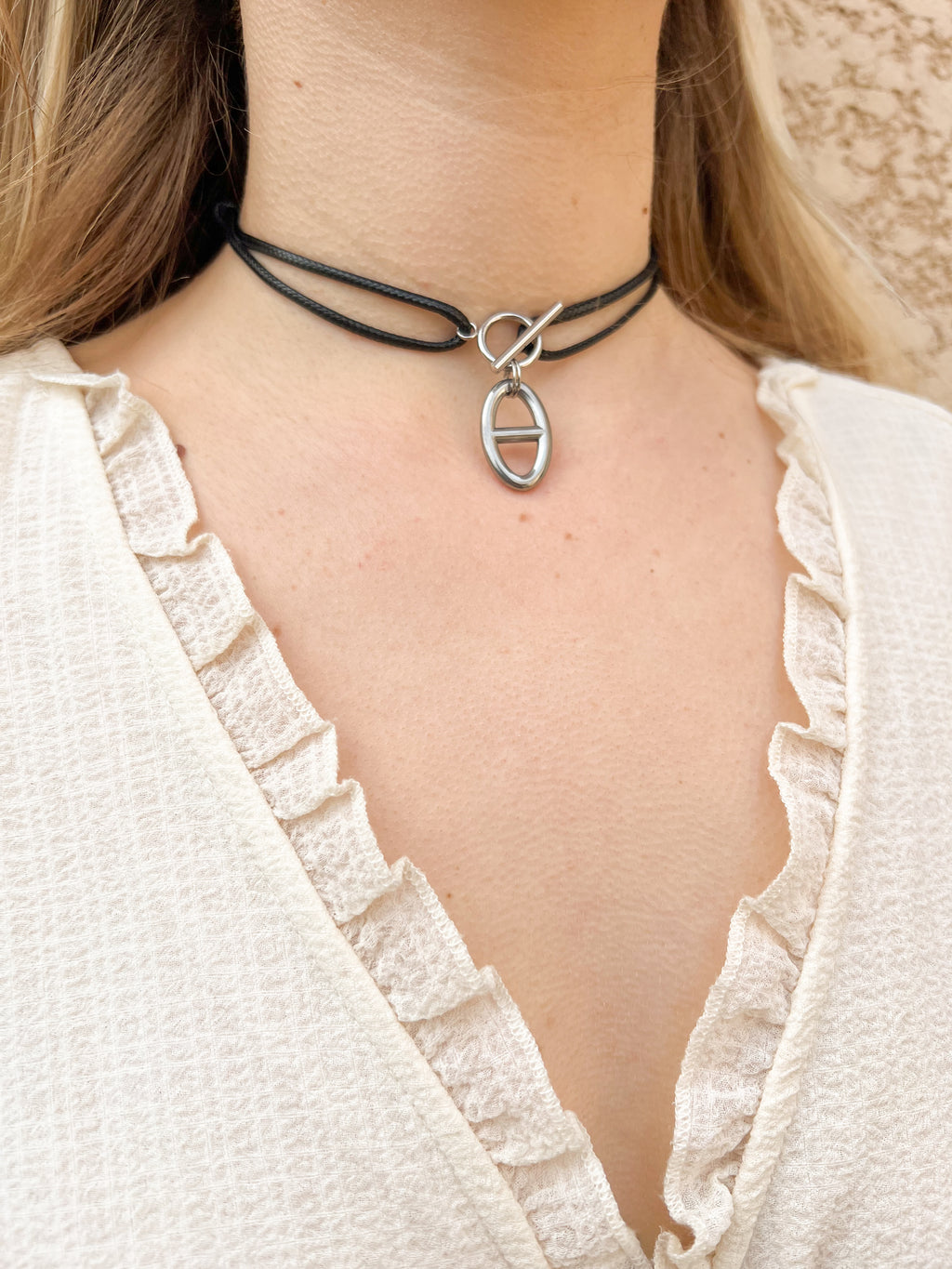 Maille Épaisse – Collier Double Lacet Fermoir OT