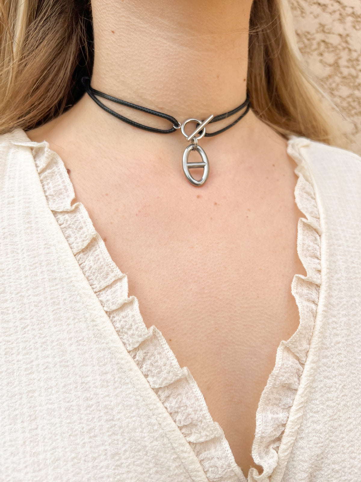 Maille Épaisse – Collier Double Lacet Fermoir OT