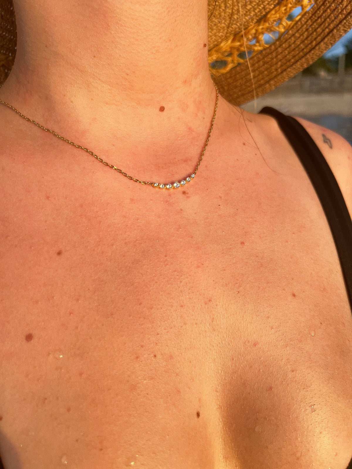 Jade – Collier Chaîne Fine Minimaliste Dorée
