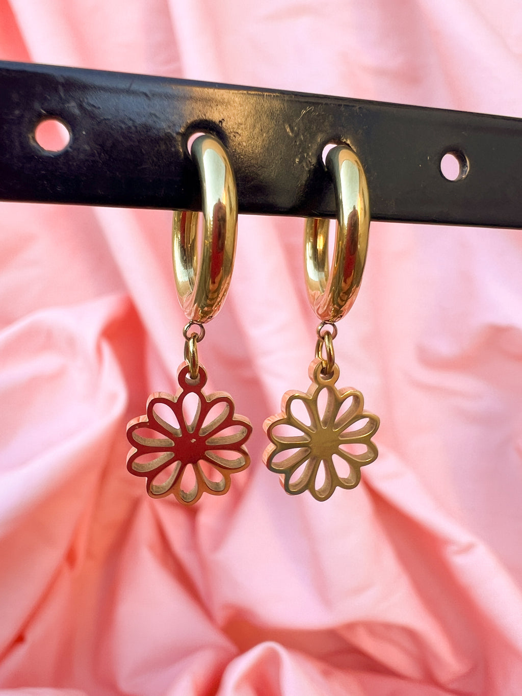 Mathilde – Boucles d'Oreilles Marguerite Argentée Acier Inoxydable