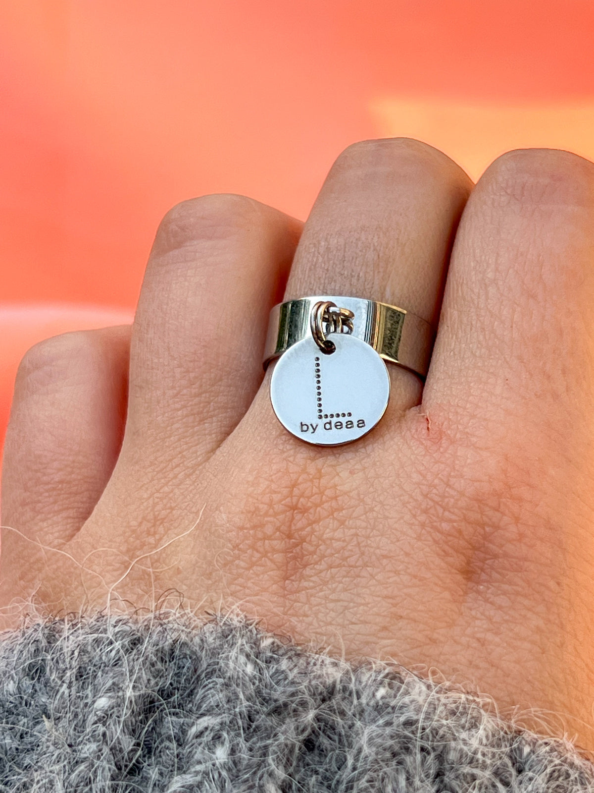 Bague Initiale Argentée Personnalisée – Acier Inoxydable