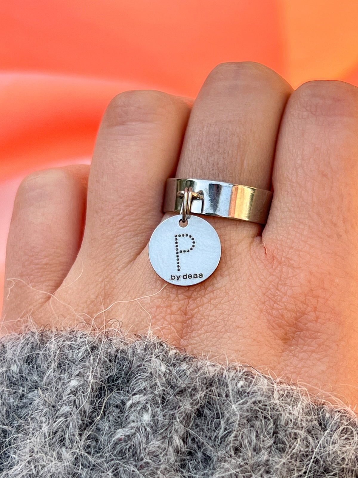 Bague Initiale Argentée Personnalisée – Acier Inoxydable