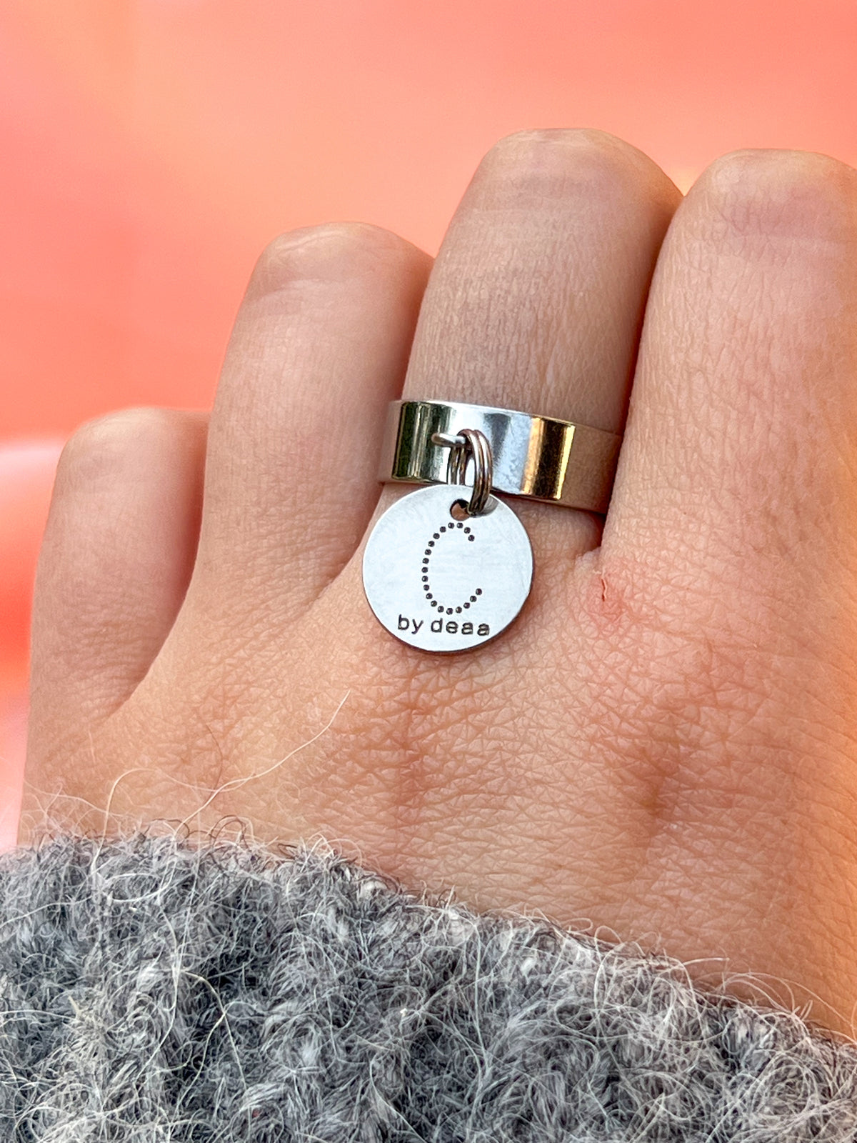 Bague Initiale Argentée Personnalisée – Acier Inoxydable