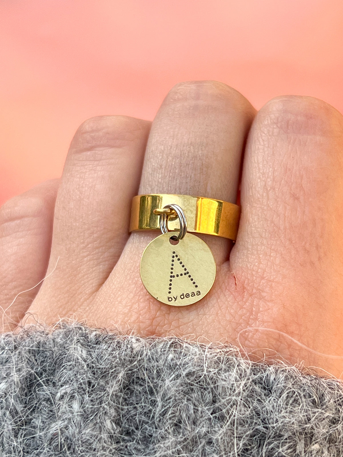 Bague Initiale Dorée Personnalisée – Acier Inoxydable