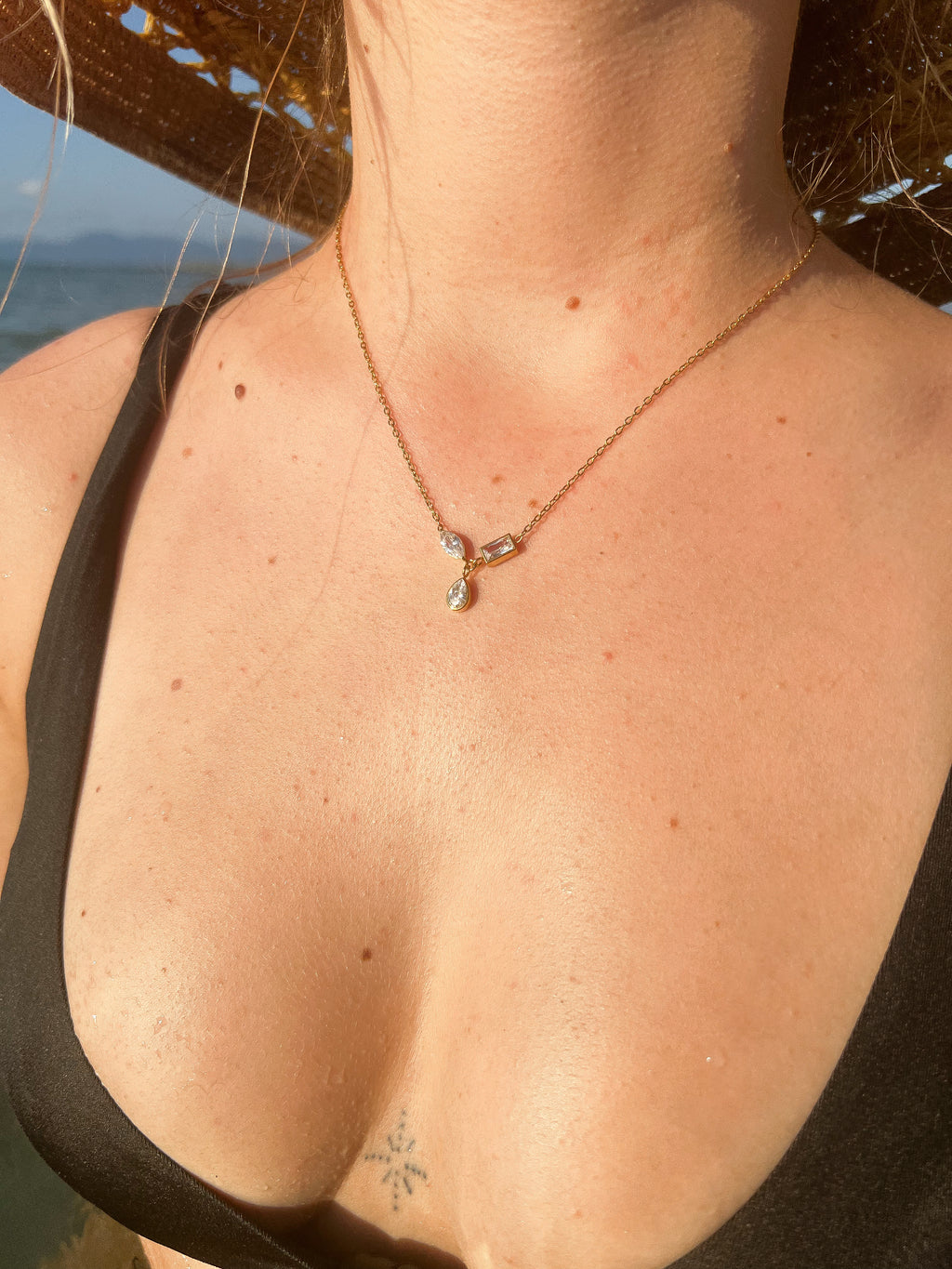 Naomi – Collier Pendentif Perle Dorée