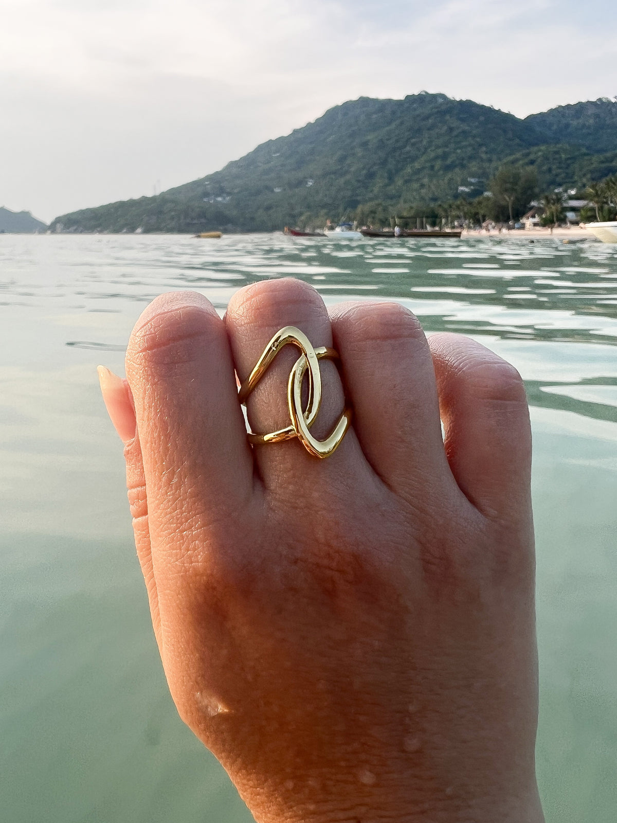 Ondine – Bague Dorée Forme Vague