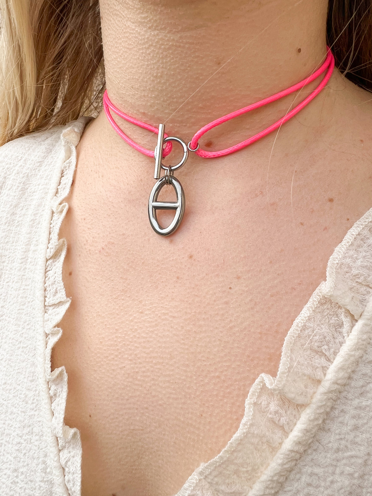 Maille Épaisse – Collier Double Lacet Fermoir OT
