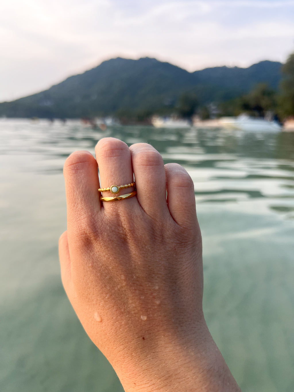 Perla – Bague Fine Perle Centrale Dorée