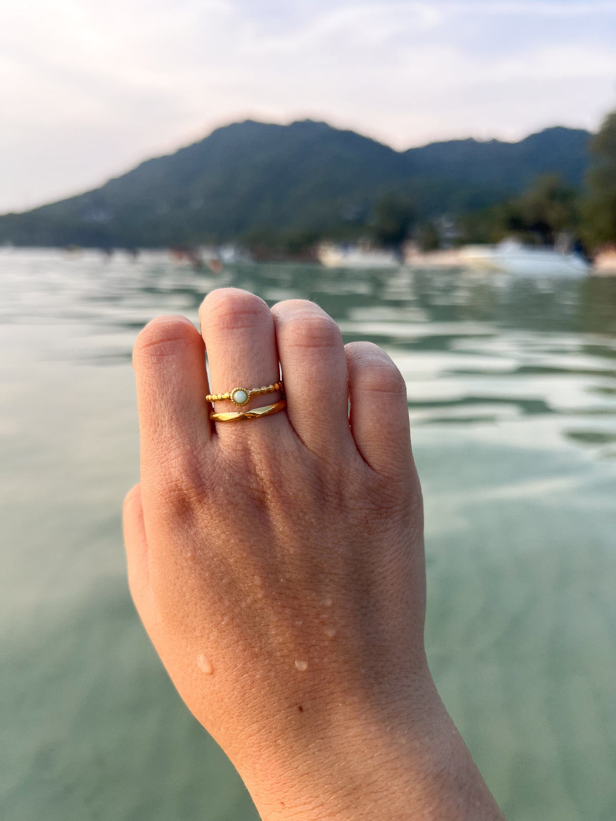 Perla – Bague Fine Perle Centrale Dorée