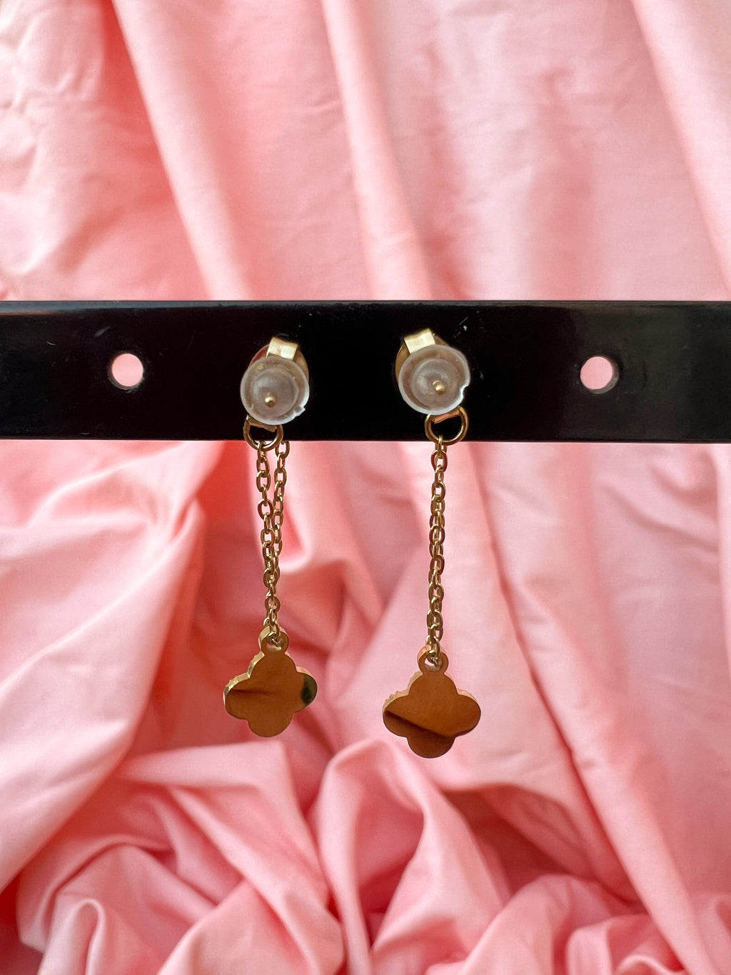 Boucles d’oreilles, trèfle pendantes à strass