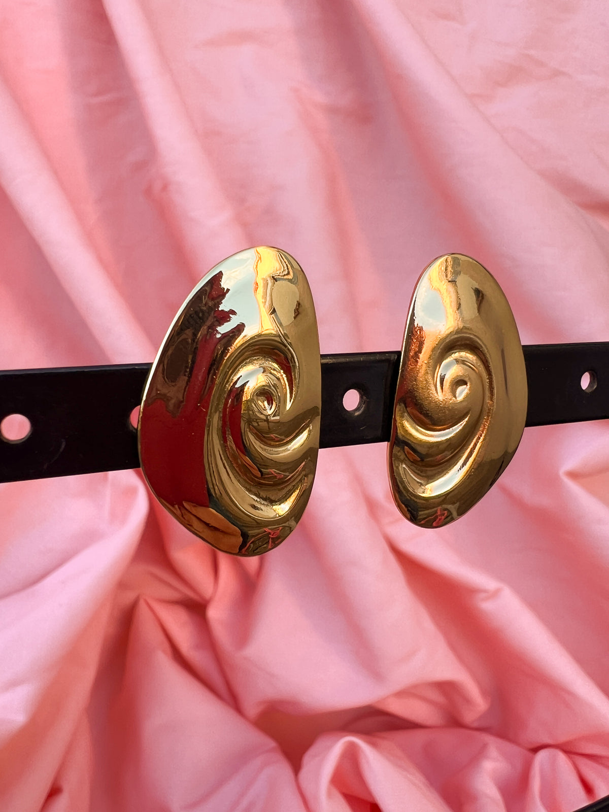 Naya – Boucles d'Oreilles Ovale Spirale Dorée Acier Inoxydable