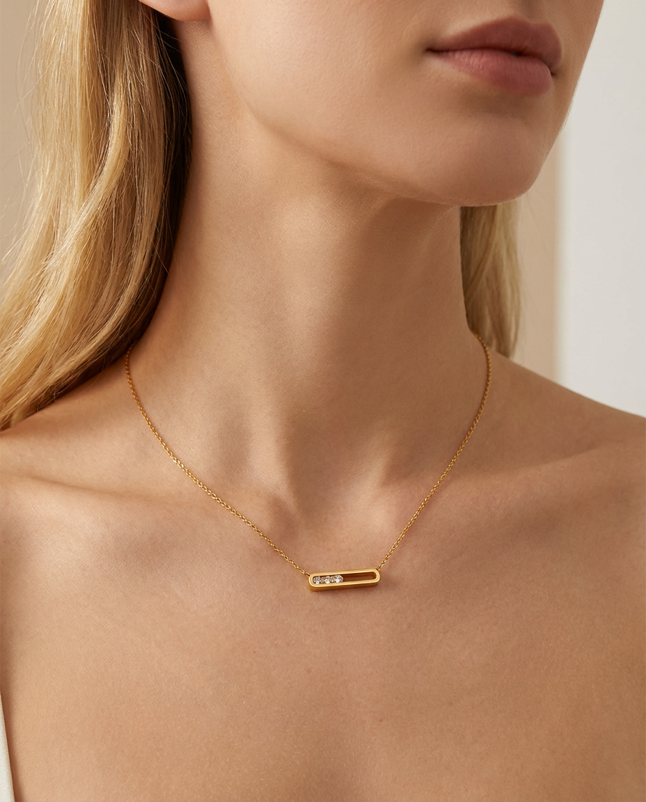 Éva – Collier Pendentif Plaque Dorée