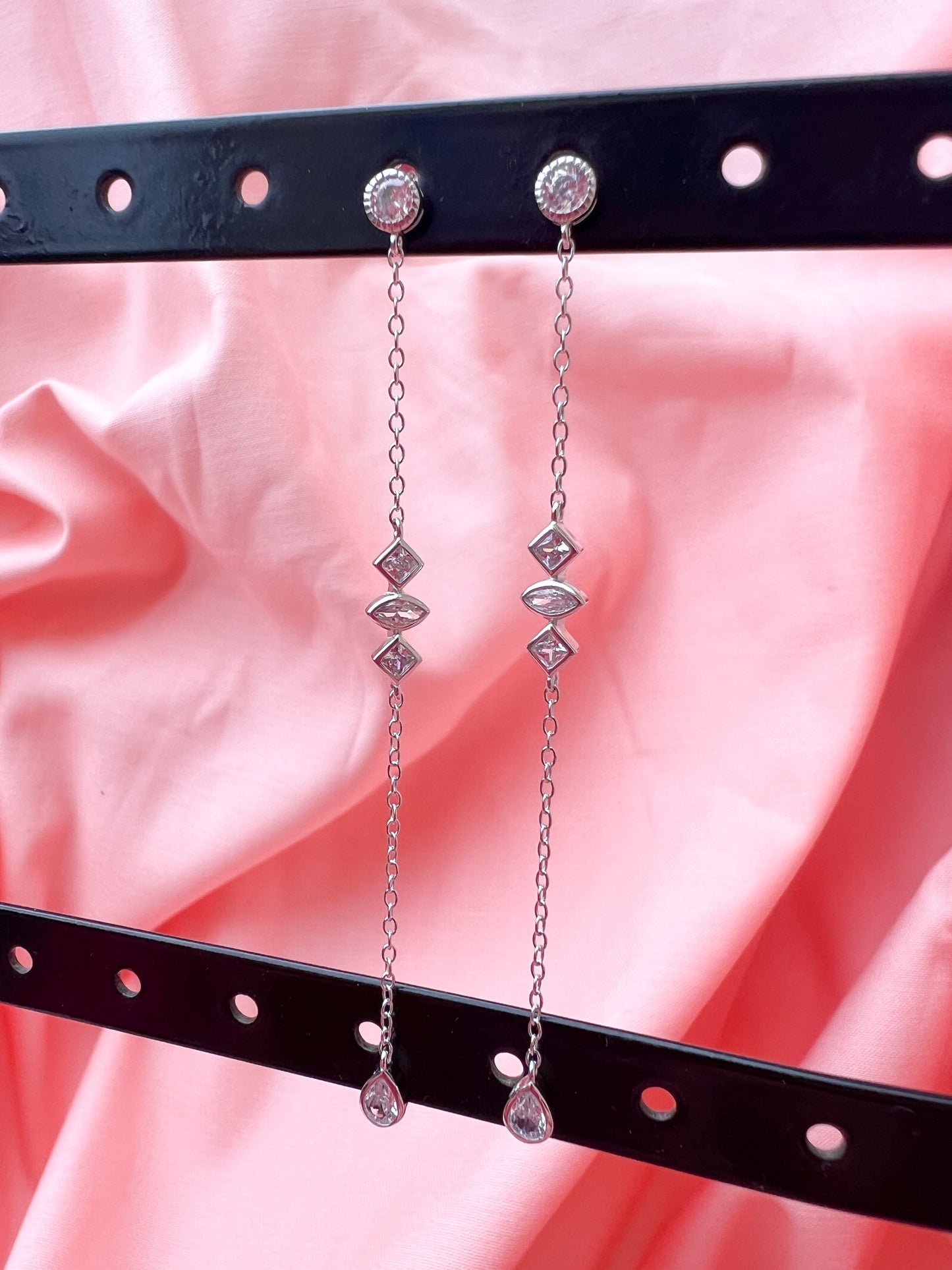 Boucles d’oreilles longues pendantes à diamants