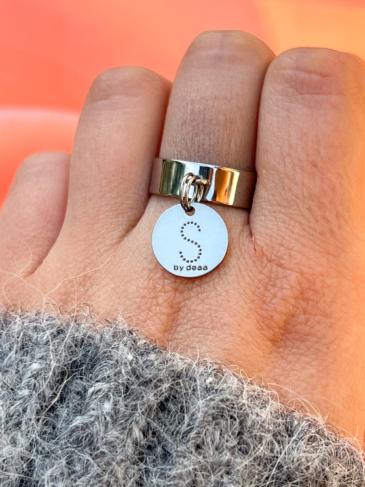 Bague Initiale Argentée Personnalisée – Acier Inoxydable