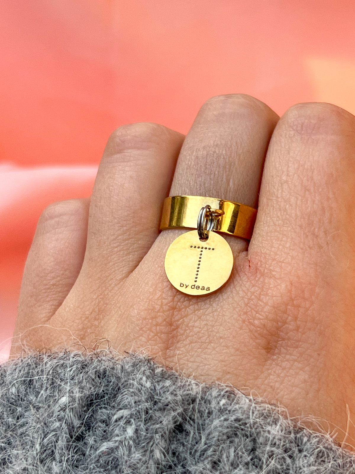 Bague Initiale Dorée Personnalisée – Acier Inoxydable