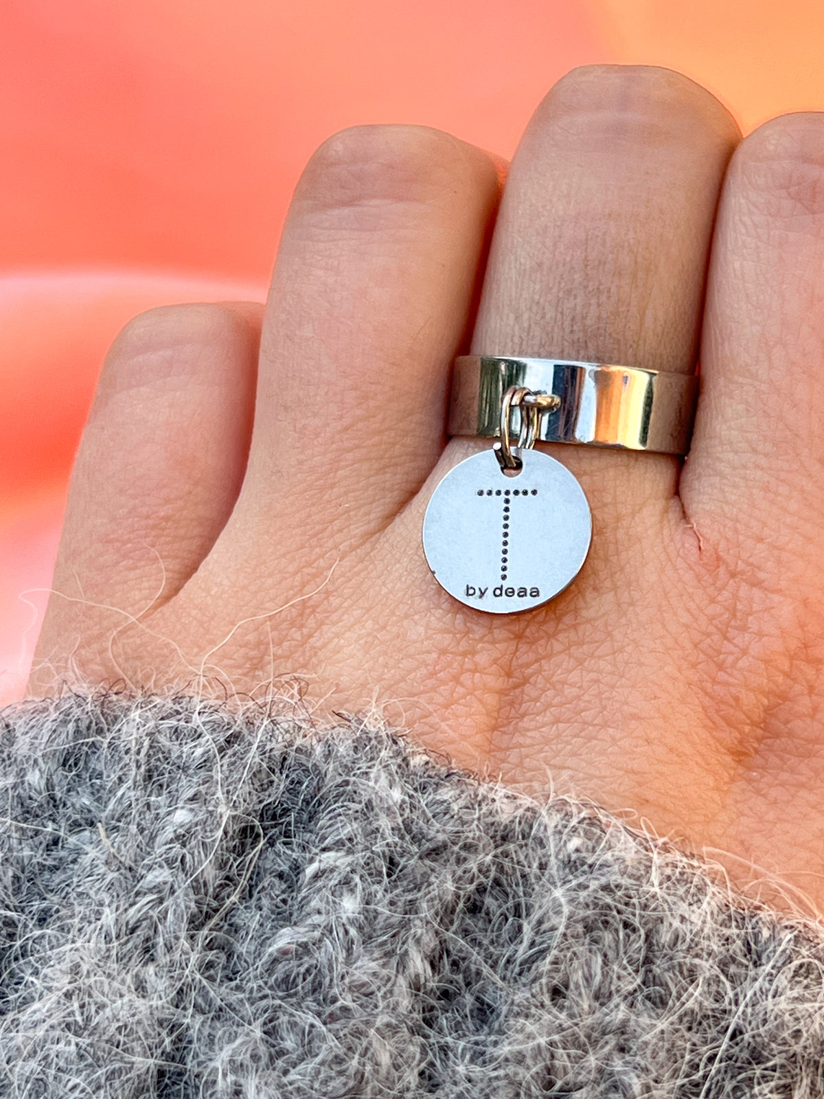 Bague Initiale Argentée Personnalisée – Acier Inoxydable