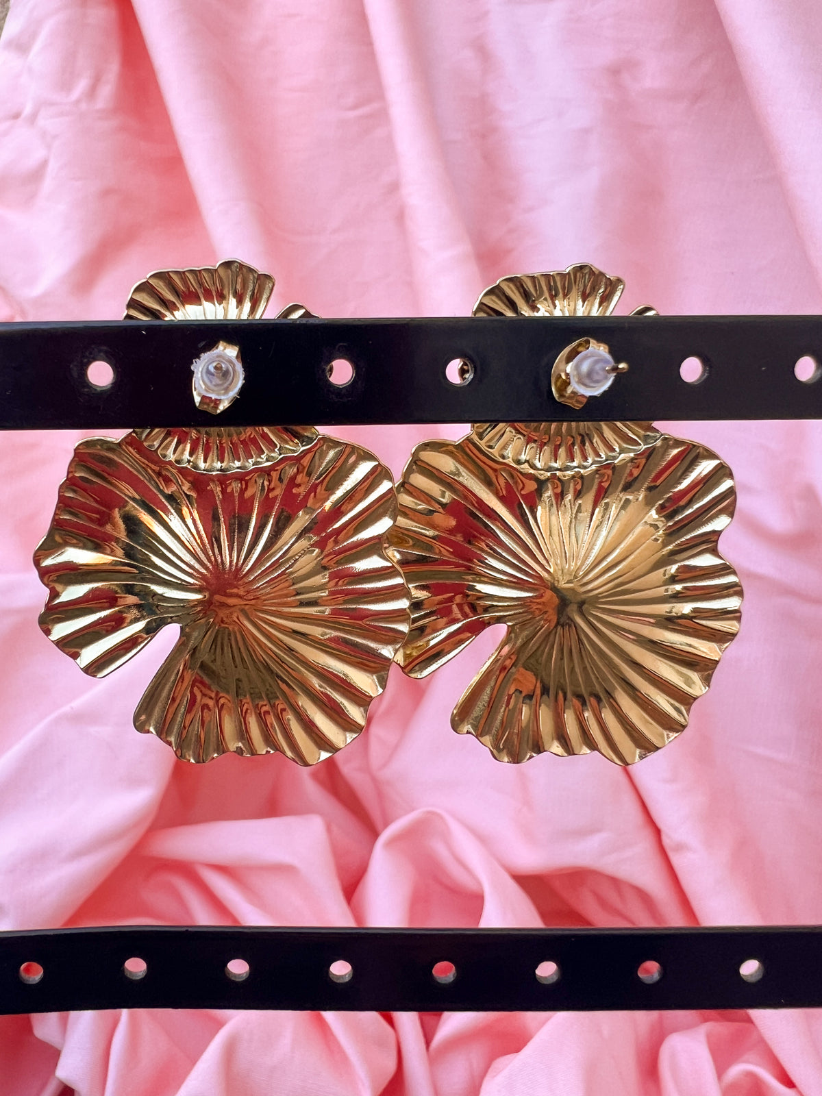 Valora – Boucles d'Oreilles Triple Fleur Dorée Acier Inoxydable