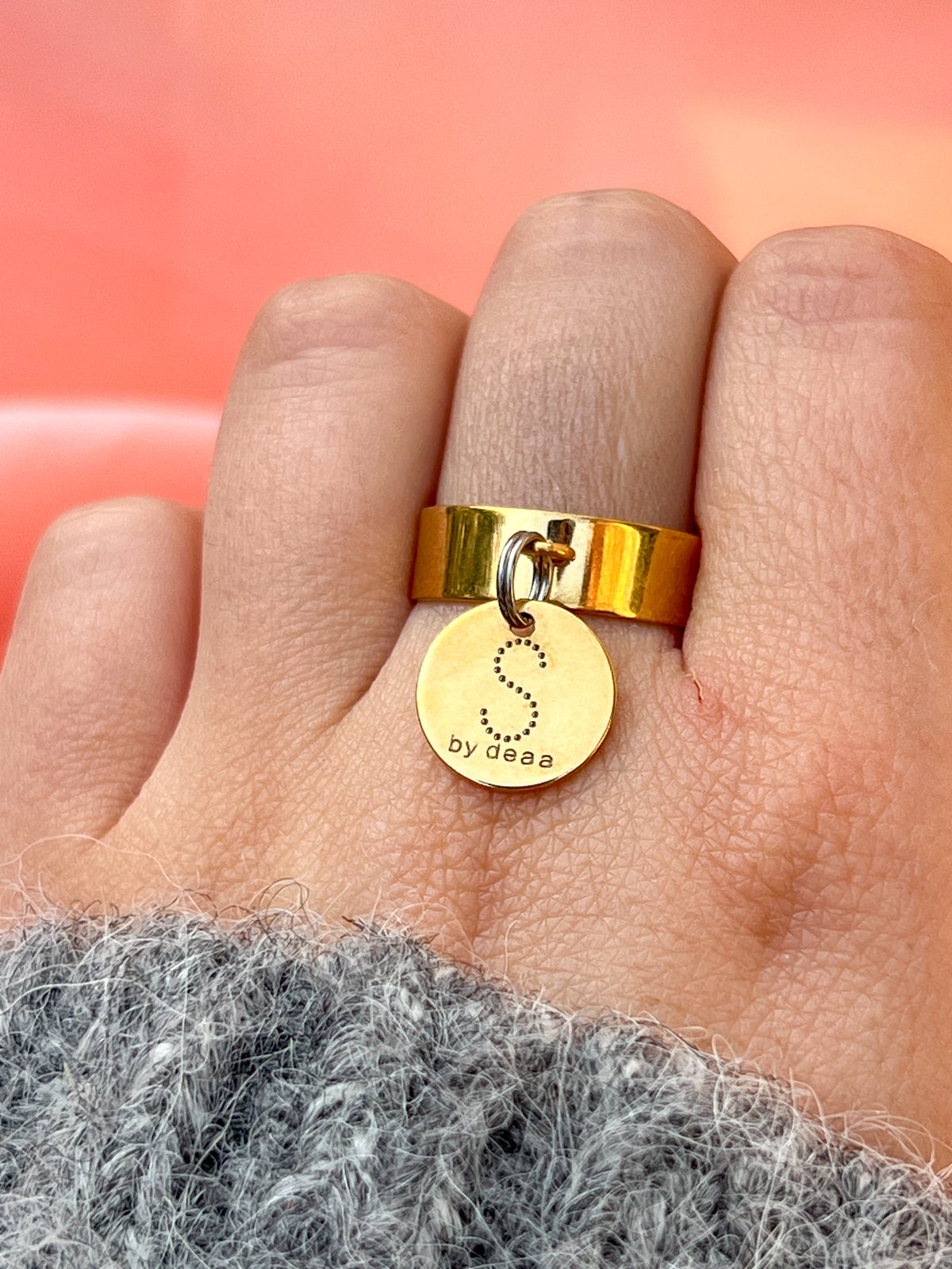 Bague Initiale Dorée Personnalisée – Acier Inoxydable