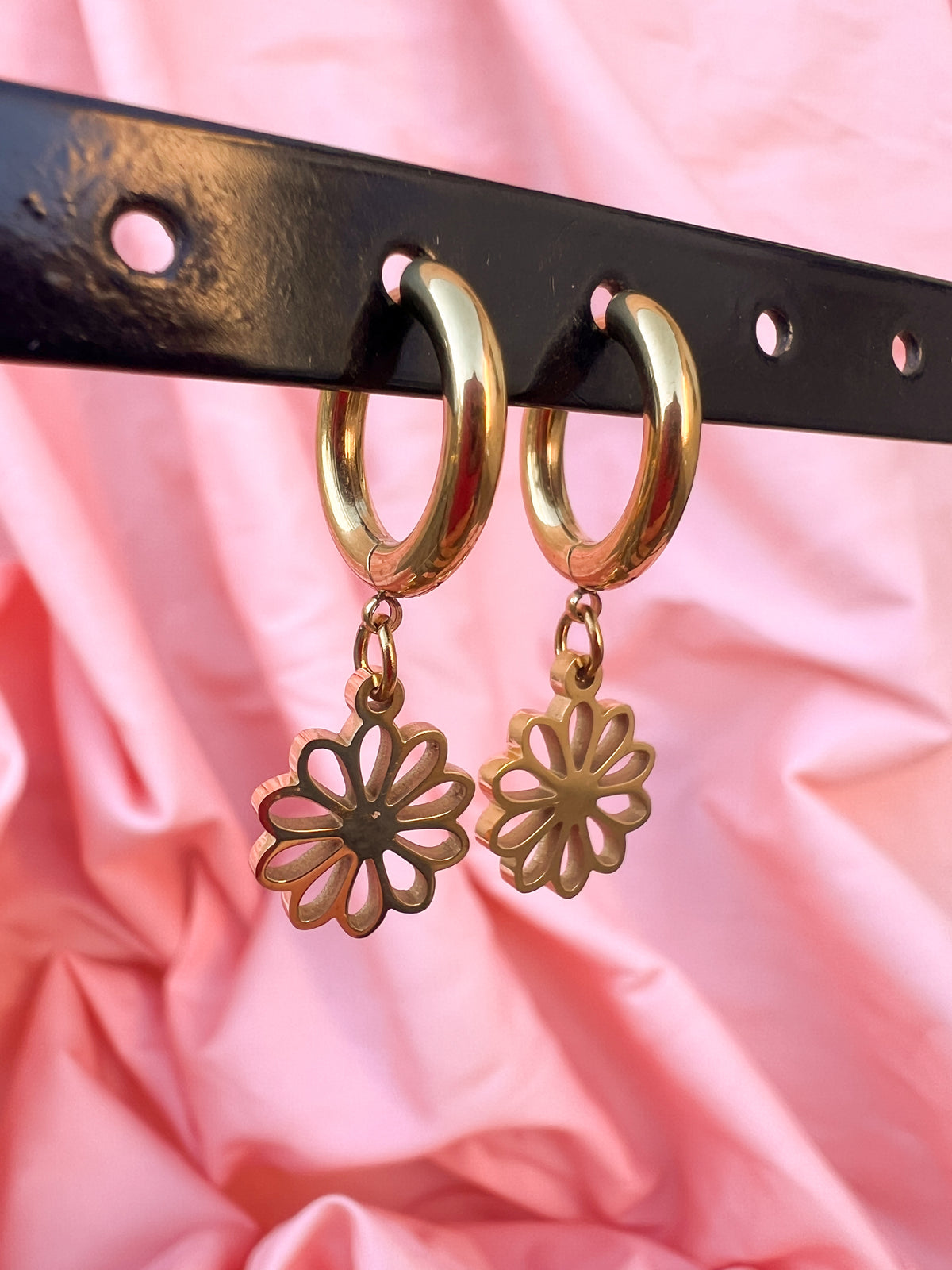 Mathilde – Boucles d'Oreilles Marguerite Argentée Acier Inoxydable