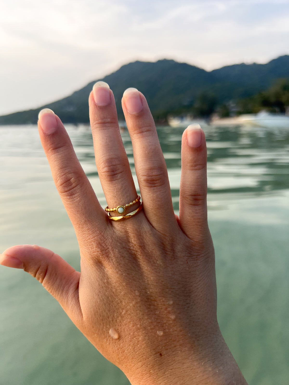 Perla – Bague Fine Perle Centrale Dorée
