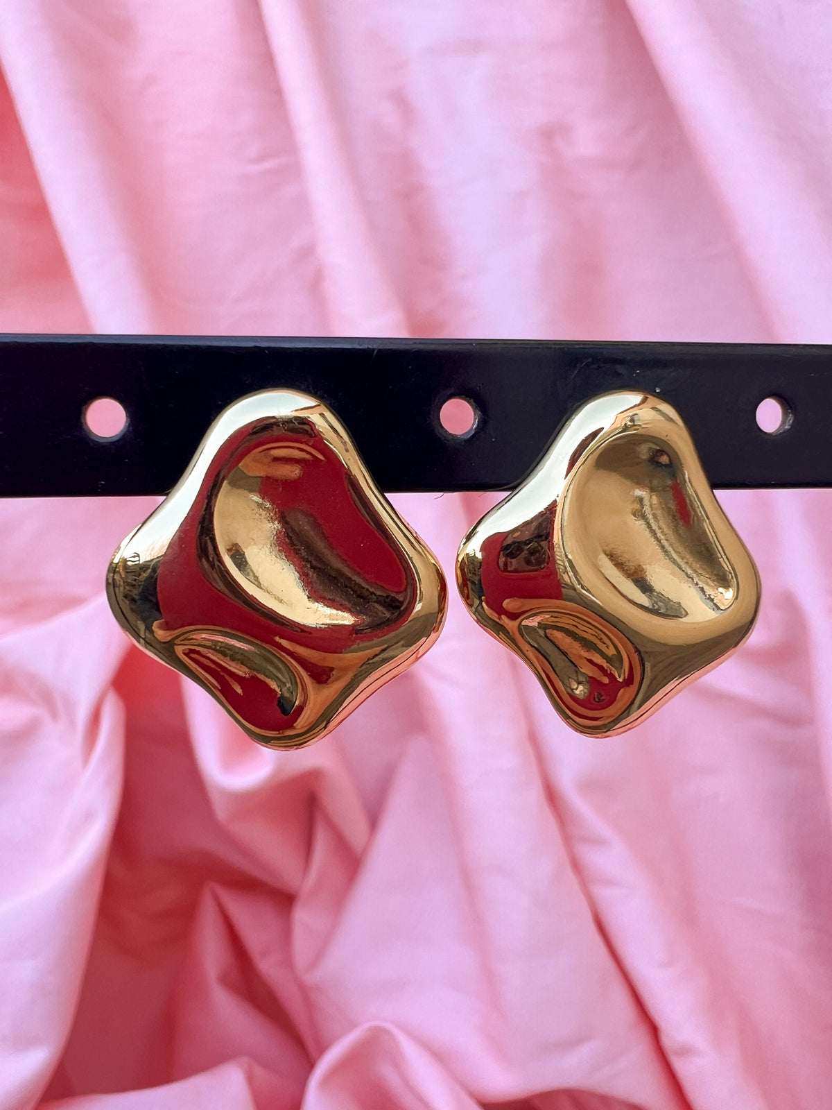 Thalina – Boucles d'Oreilles Organique Dorée Acier Inoxydable