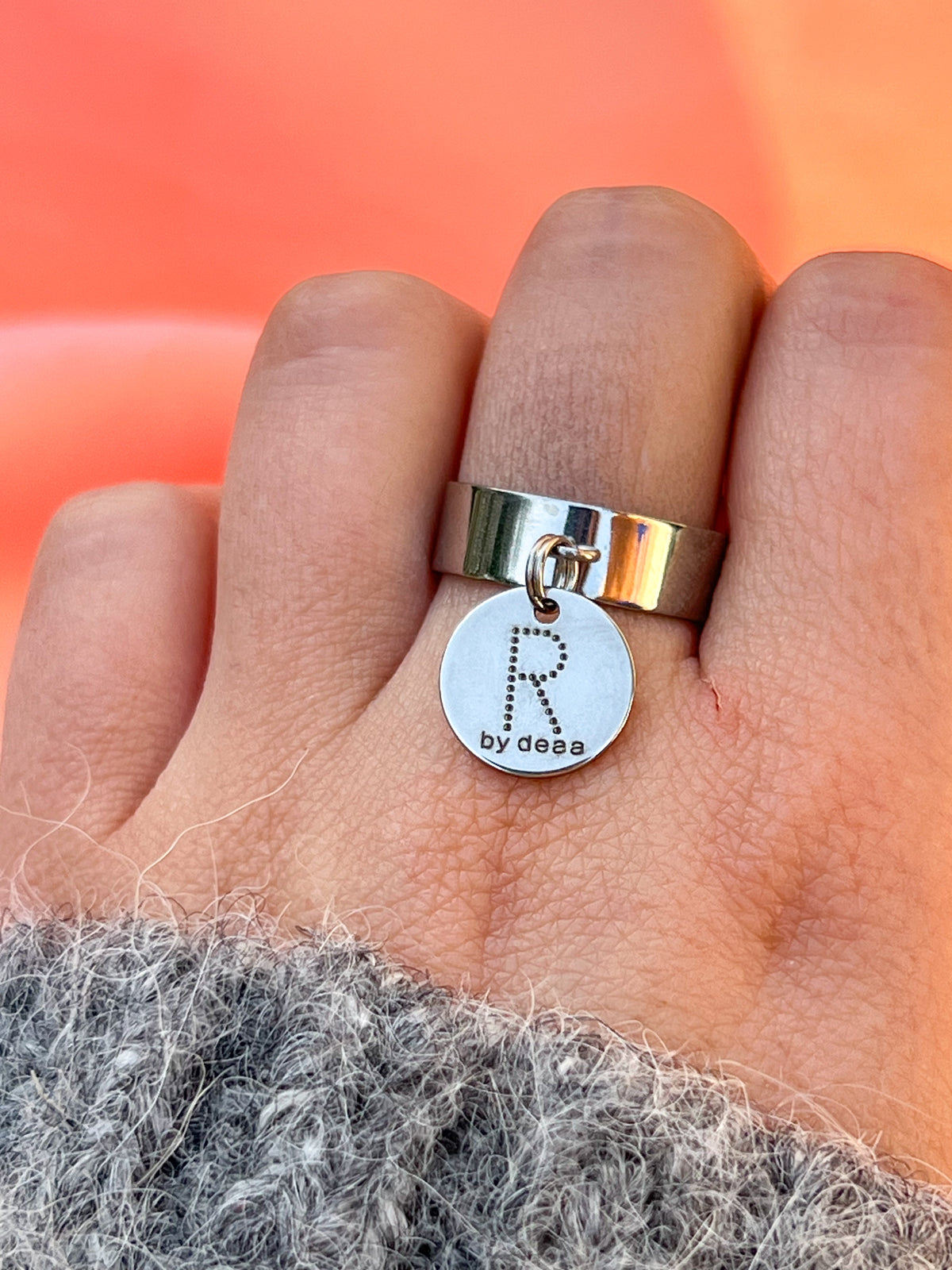 Bague Initiale Argentée Personnalisée – Acier Inoxydable