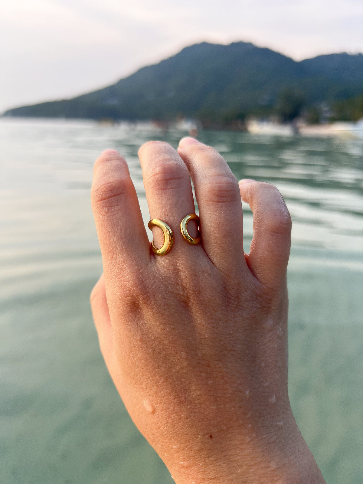 Séléné – Bague Croissant de Lune Dorée