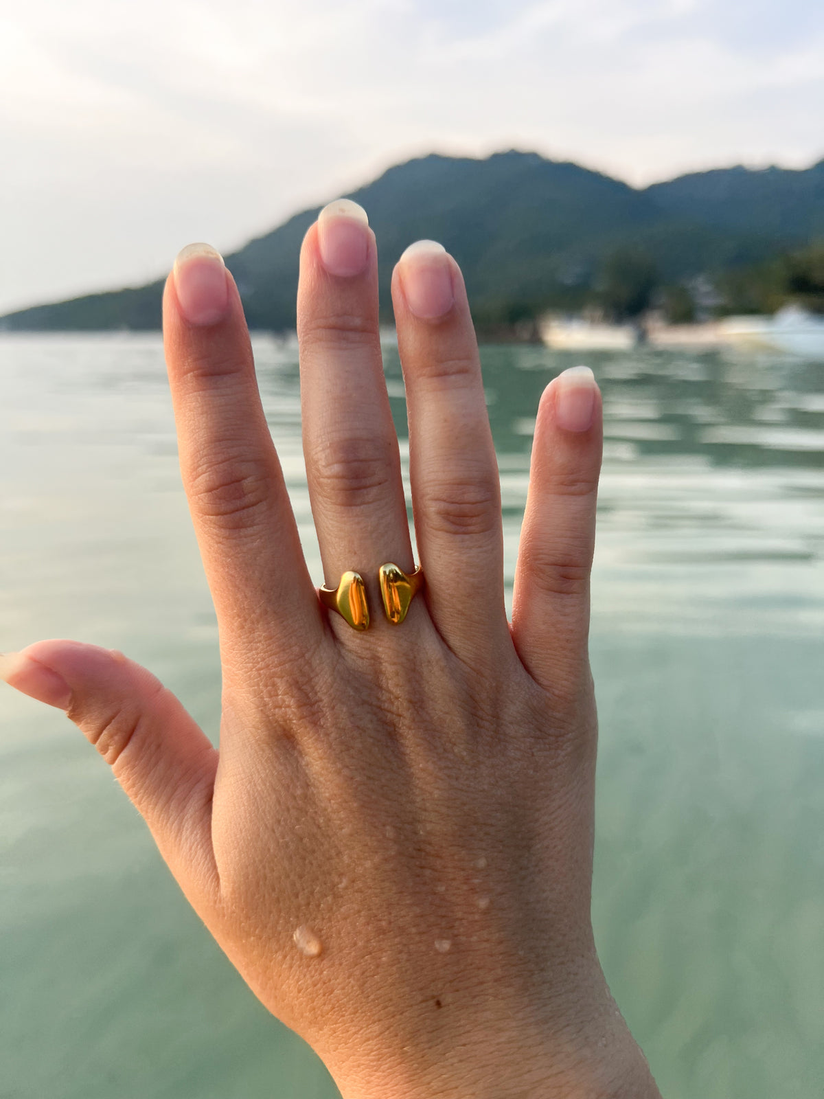 Goldie – Bague Large Bombée Lisse Dorée