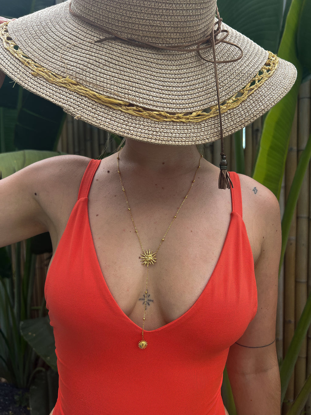 Solia – Collier Lariat Pendentif Soleil Doré