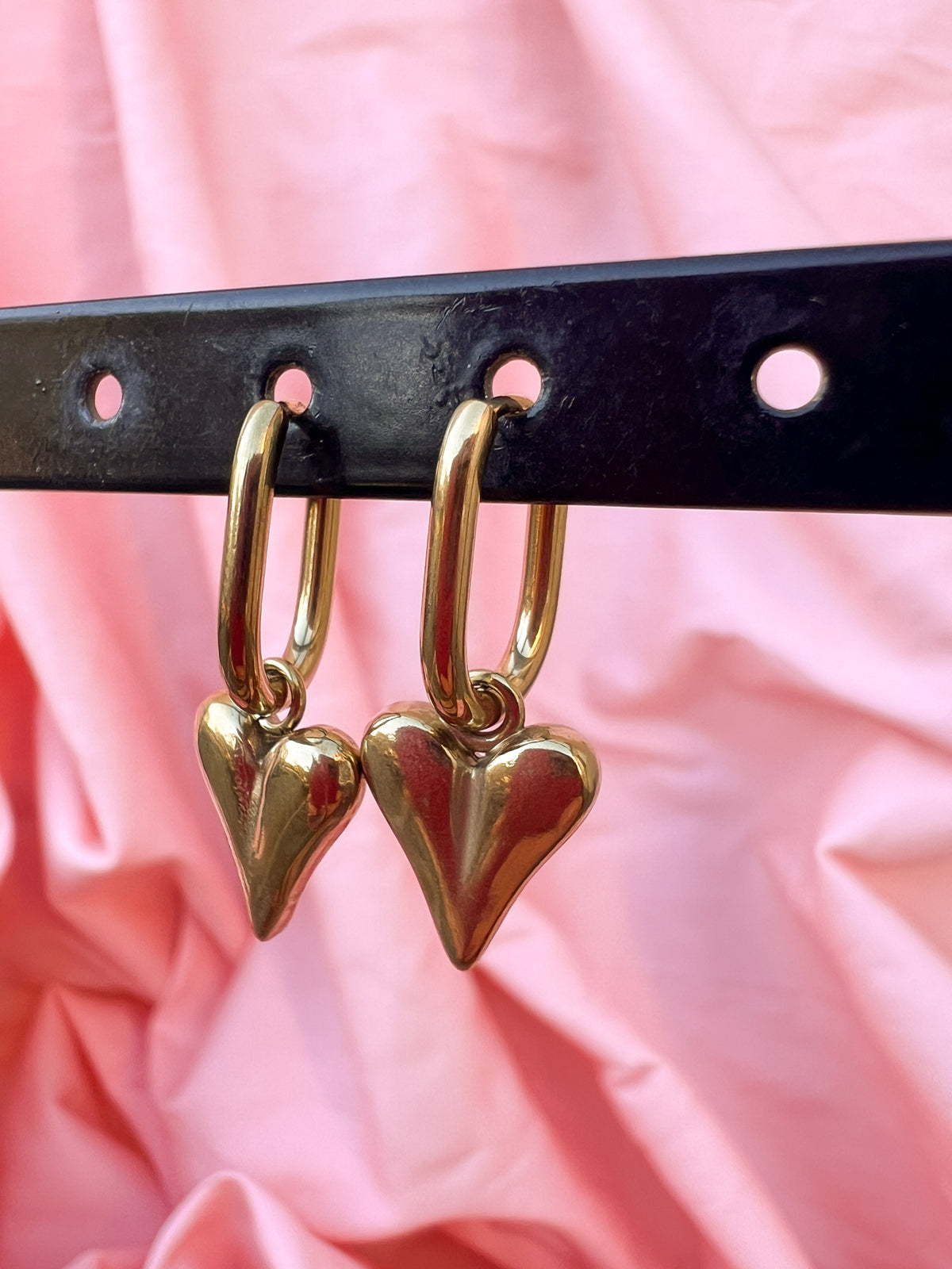 Clemence – Boucles d'Oreilles Cœur Charm Dorée Acier Inoxydable