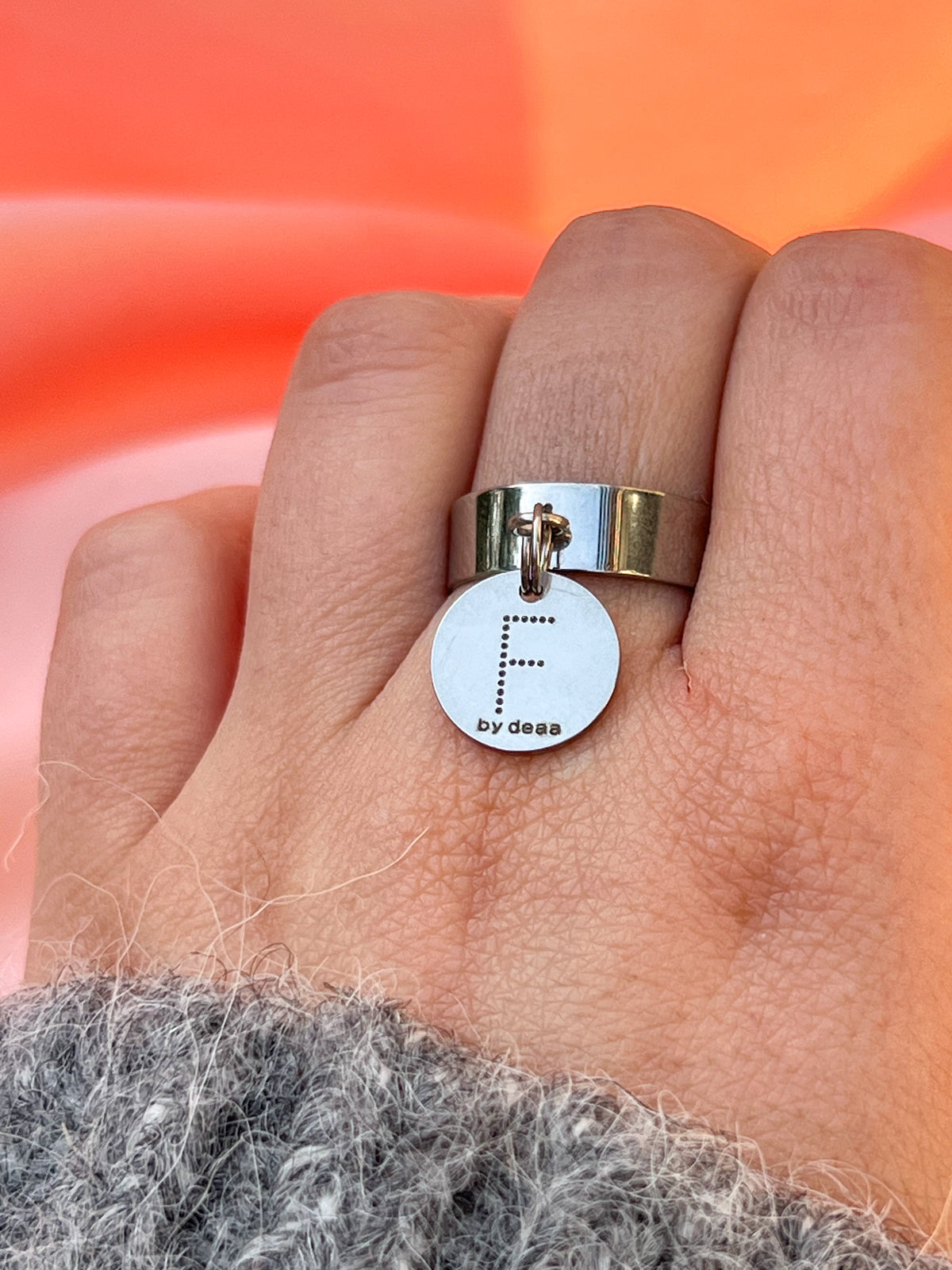Bague Initiale Argentée Personnalisée – Acier Inoxydable
