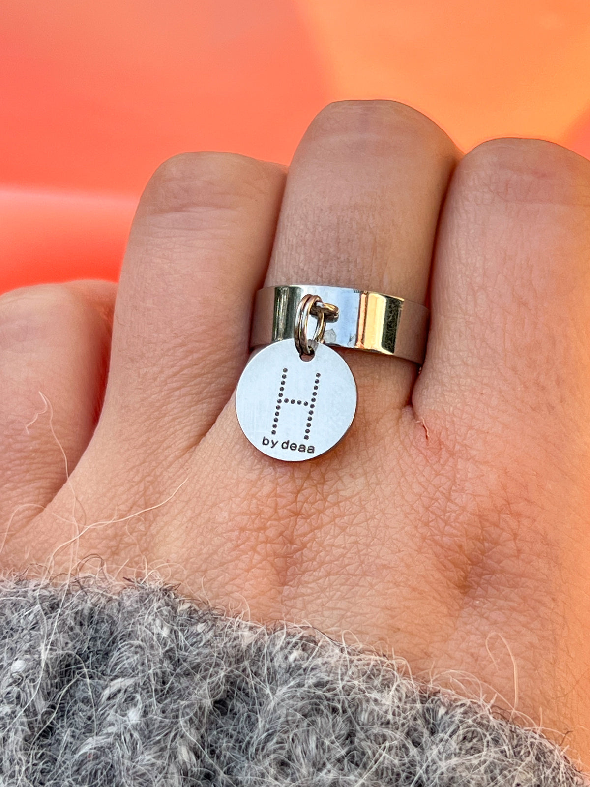 Bague Initiale Argentée Personnalisée – Acier Inoxydable