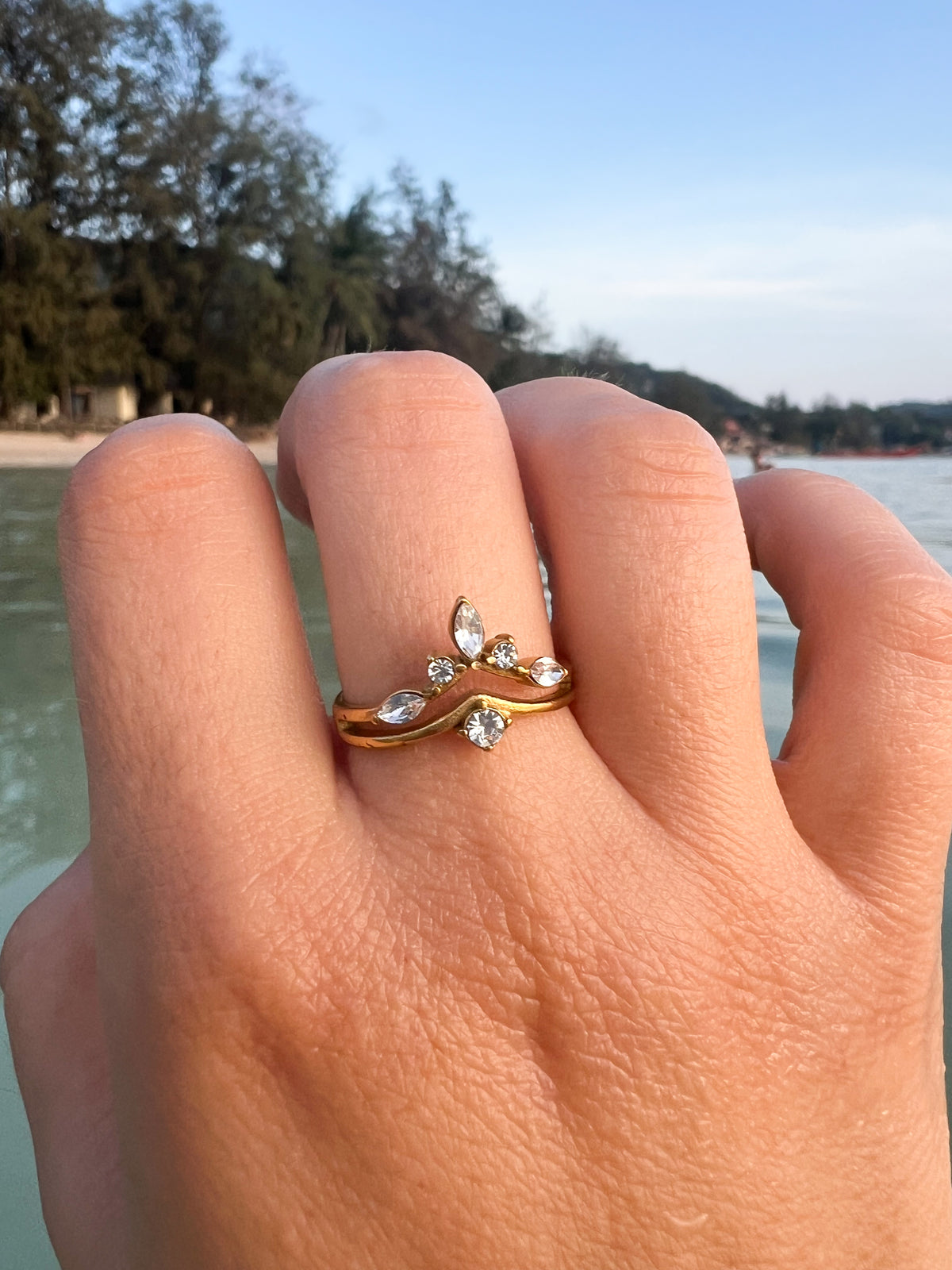 Nova – Bague Fine Étoile Zircon Dorée