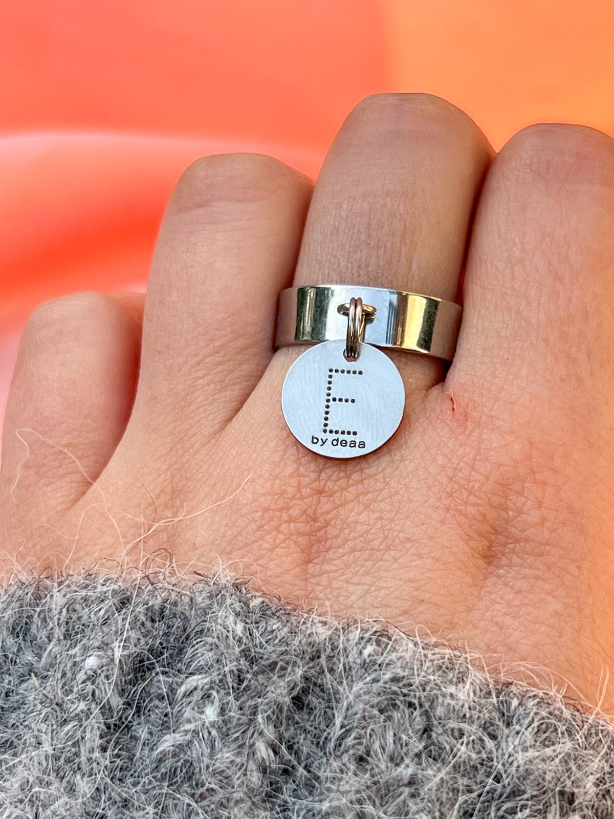 Bague Initiale Argentée Personnalisée – Acier Inoxydable
