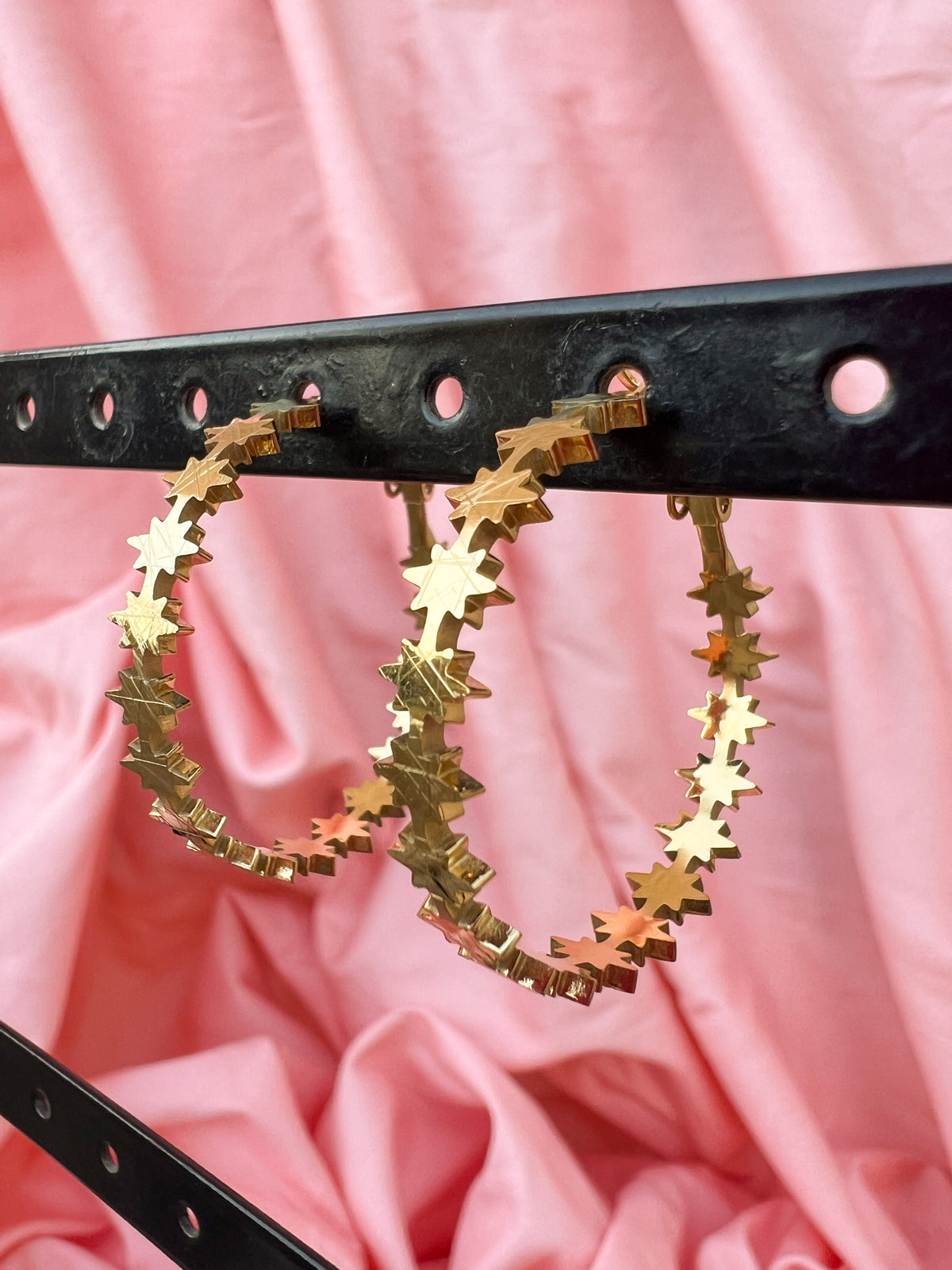 Neria – Boucles d'Oreilles Créole Étoiles Dorée Acier Inoxydable