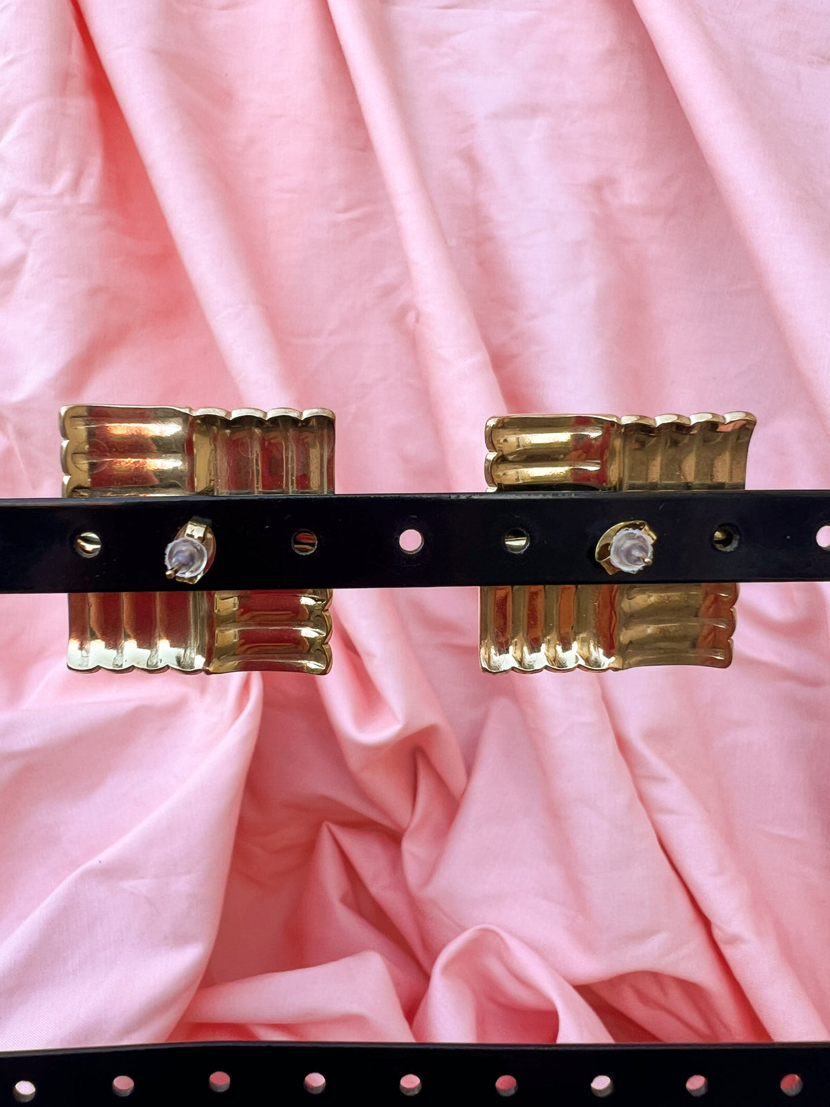 Oriane – Boucles d'Oreilles Puce Carrée Dorée Acier Inoxydable