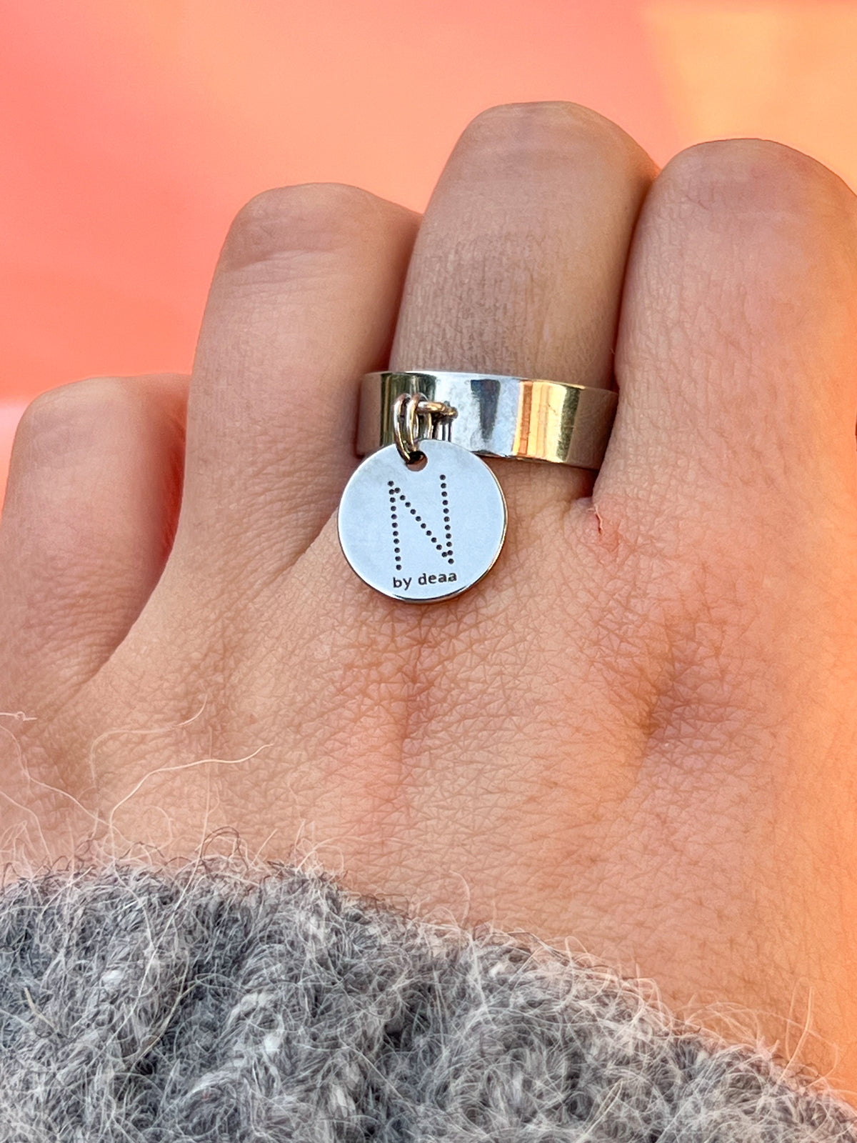Bague Initiale Argentée Personnalisée – Acier Inoxydable