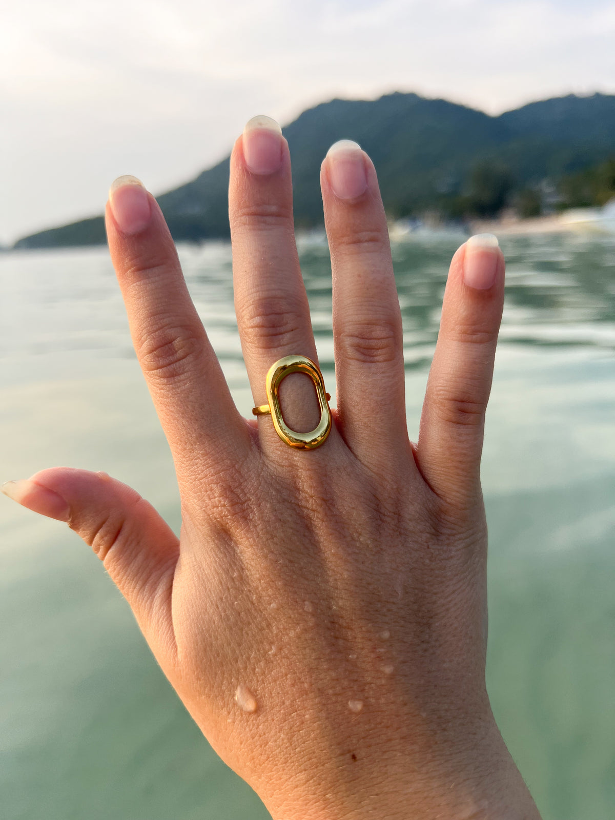 Elio – Bague Anneau Ouvert Ovale Lisse Doré
