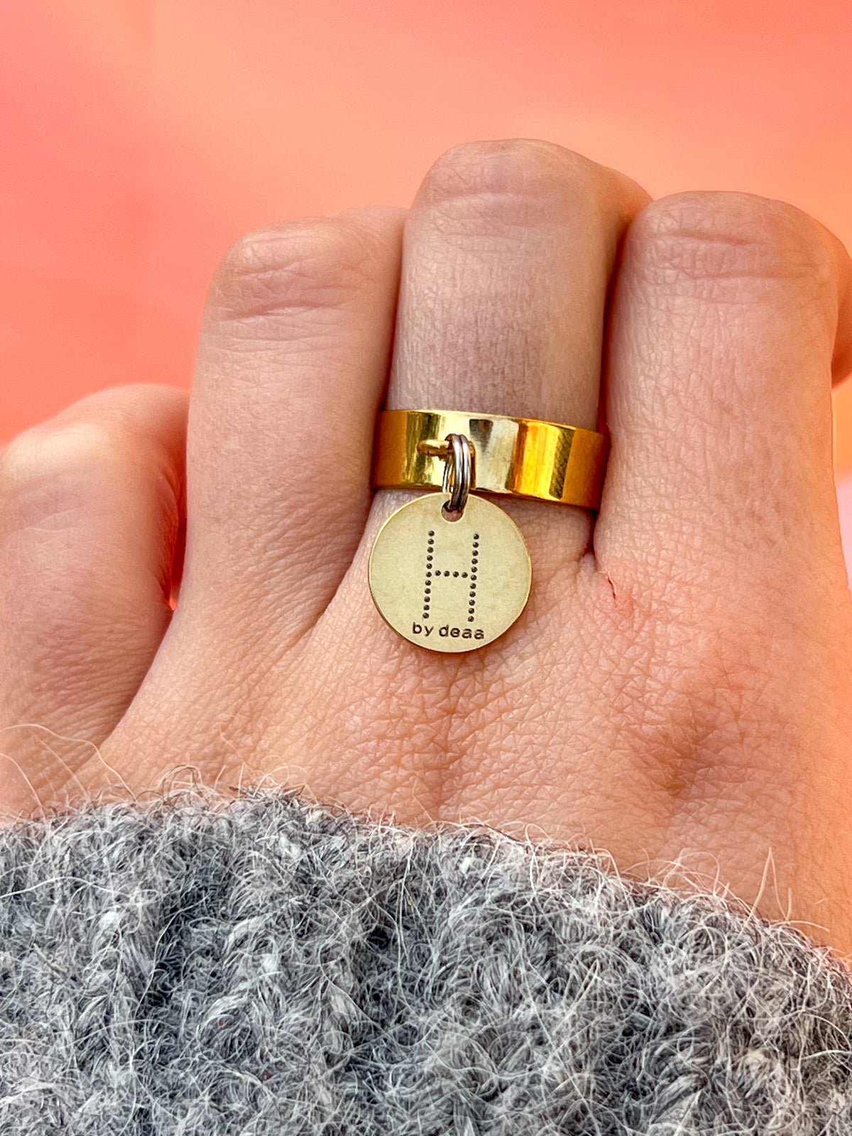 Bague Initiale Dorée Personnalisée – Acier Inoxydable