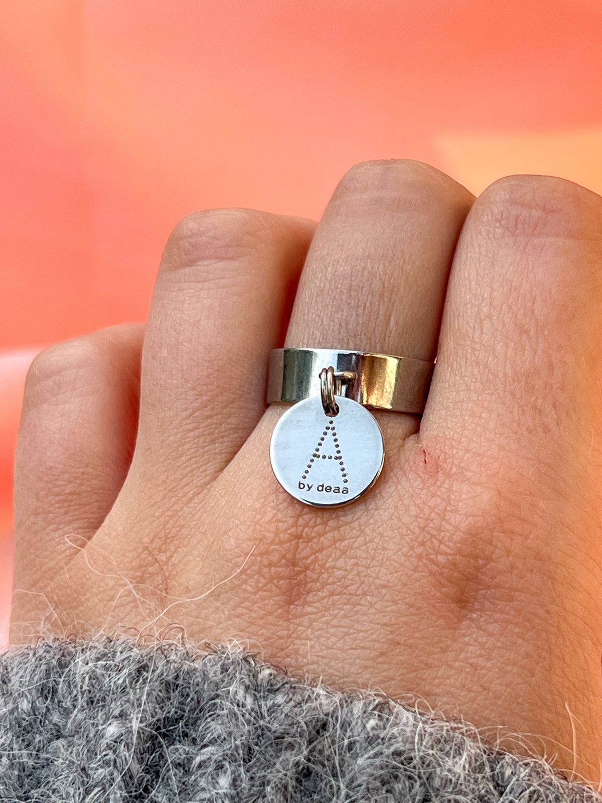 Bague Initiale Argentée Personnalisée – Acier Inoxydable