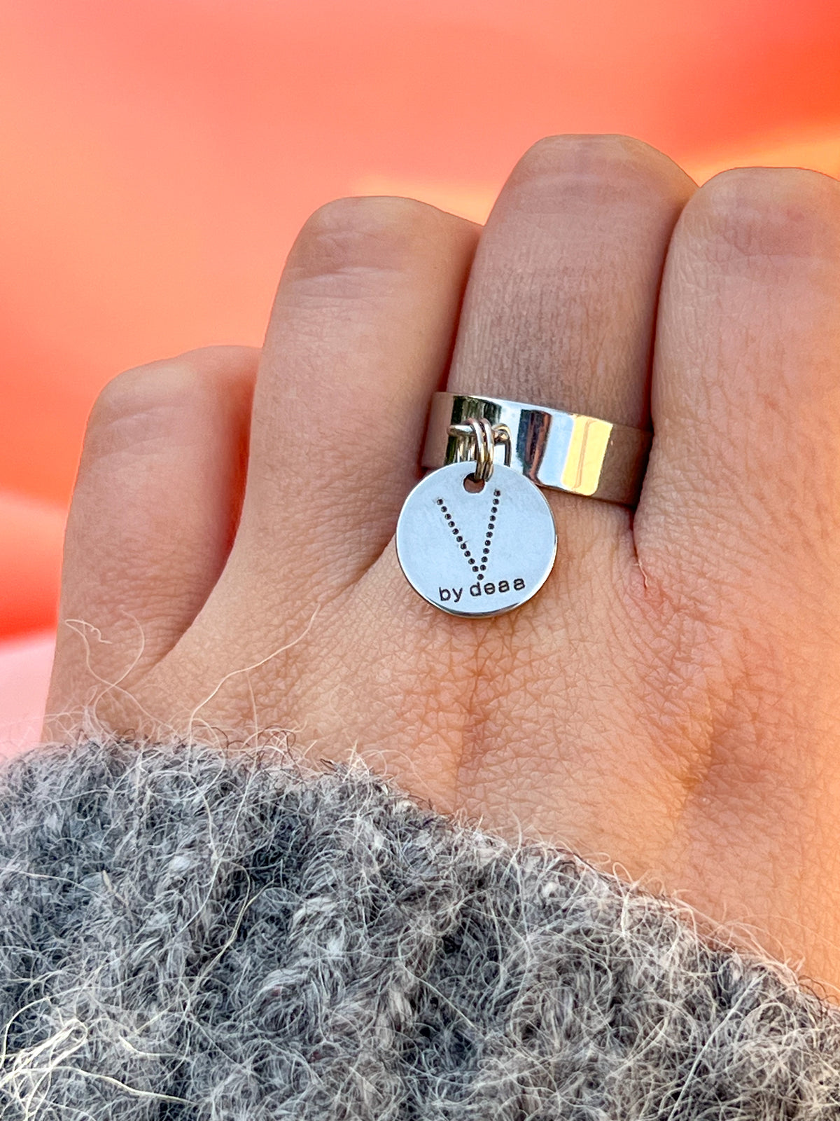 Bague Initiale Argentée Personnalisée – Acier Inoxydable