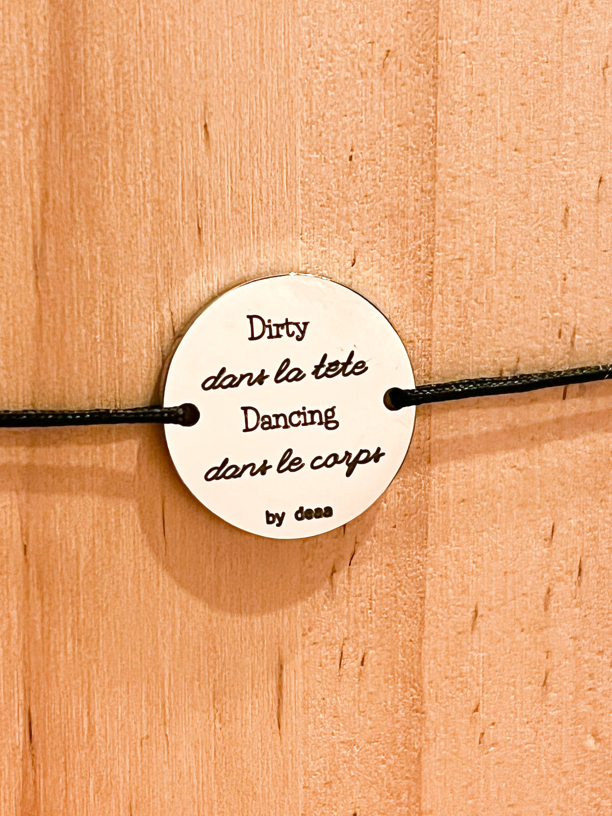 Dirty dans la Tête, Dancing dans le Corps – Bracelet Médaillon