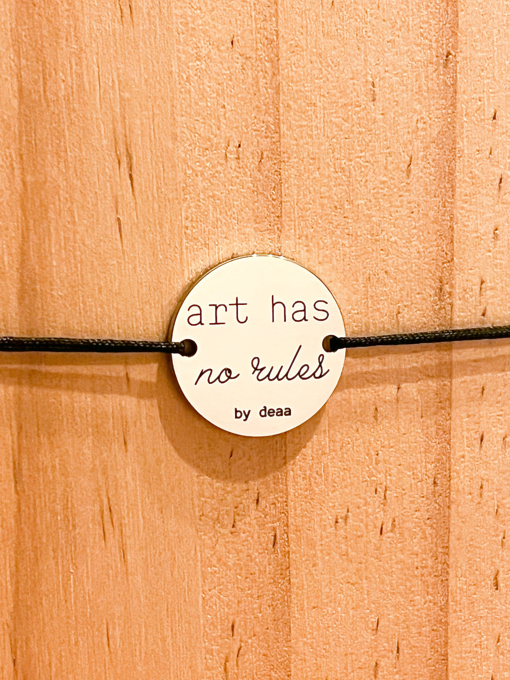 Art Has No Rules – Bracelet Médaillon