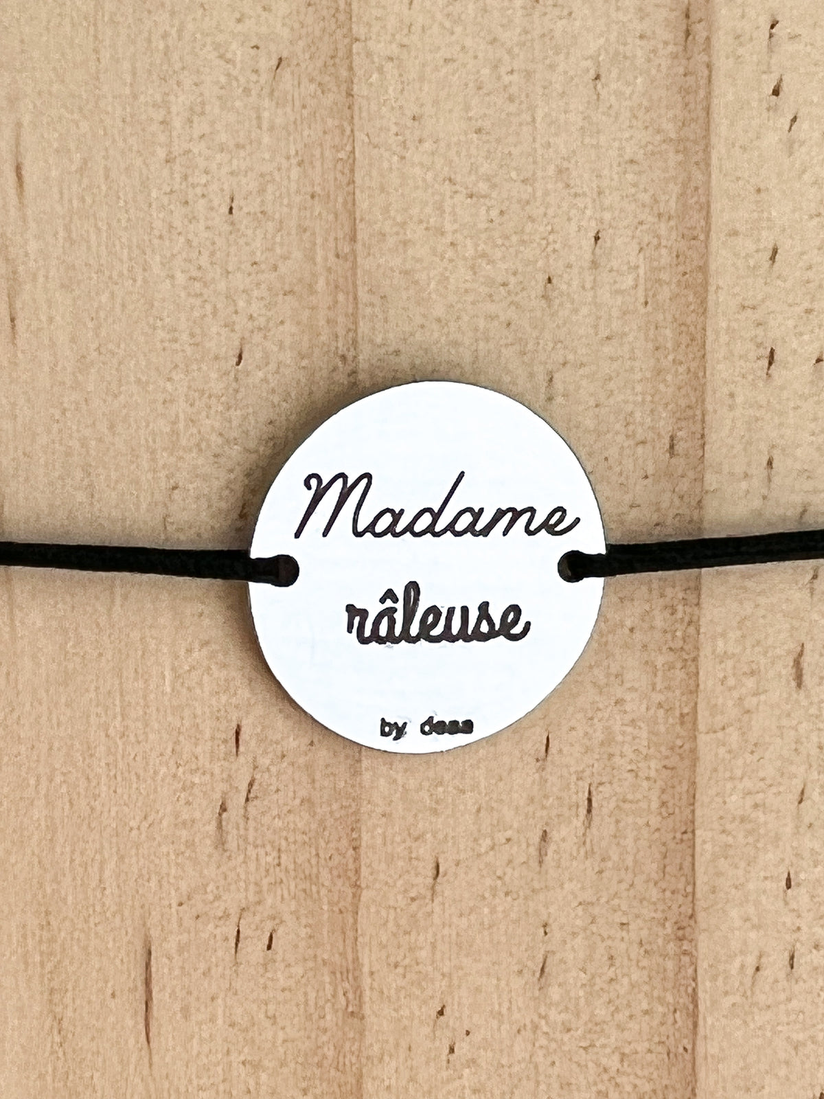 Madame Râleuse – Bracelet Médaillon