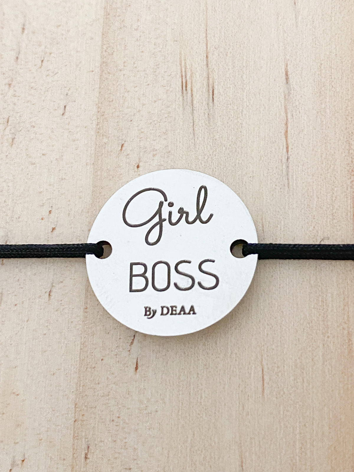 Girl Boss – Bracelet Médaillon