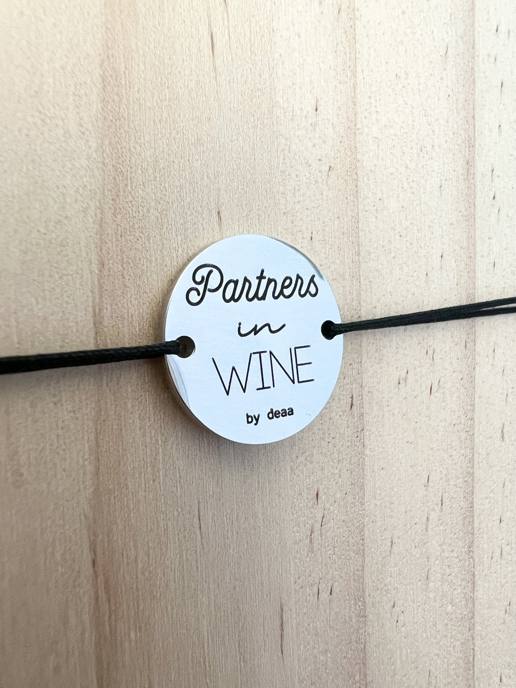 Partners in Wine – Bracelet Médaillon